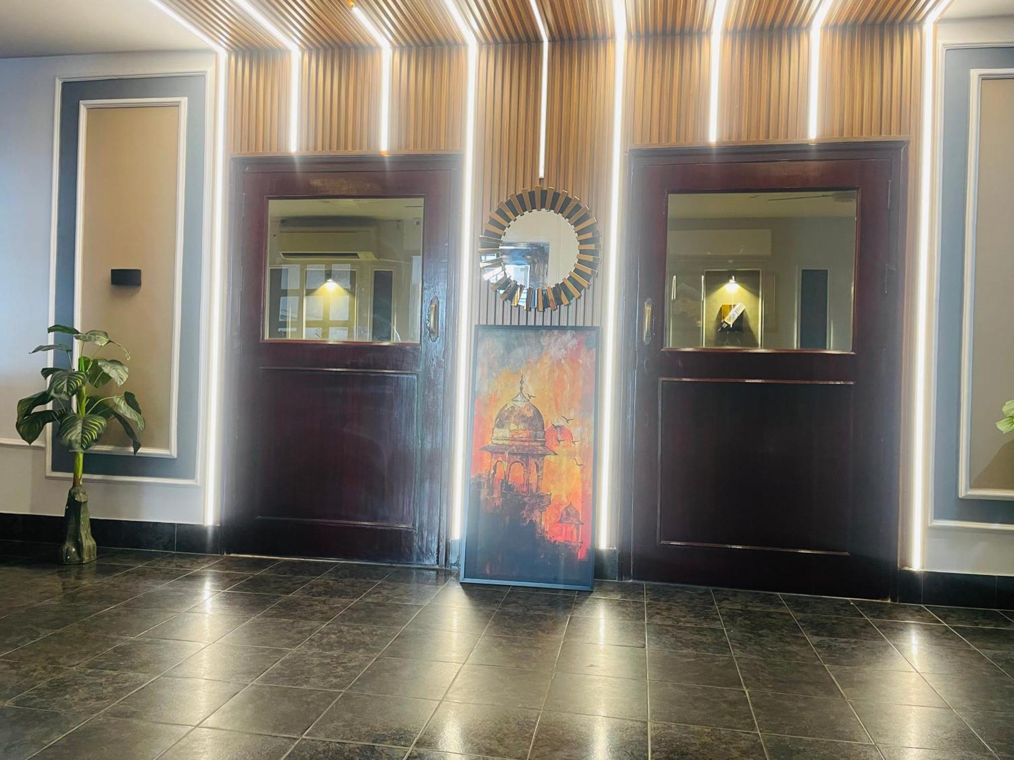 The Royal Presidency Inn ラクナウ エクステリア 写真